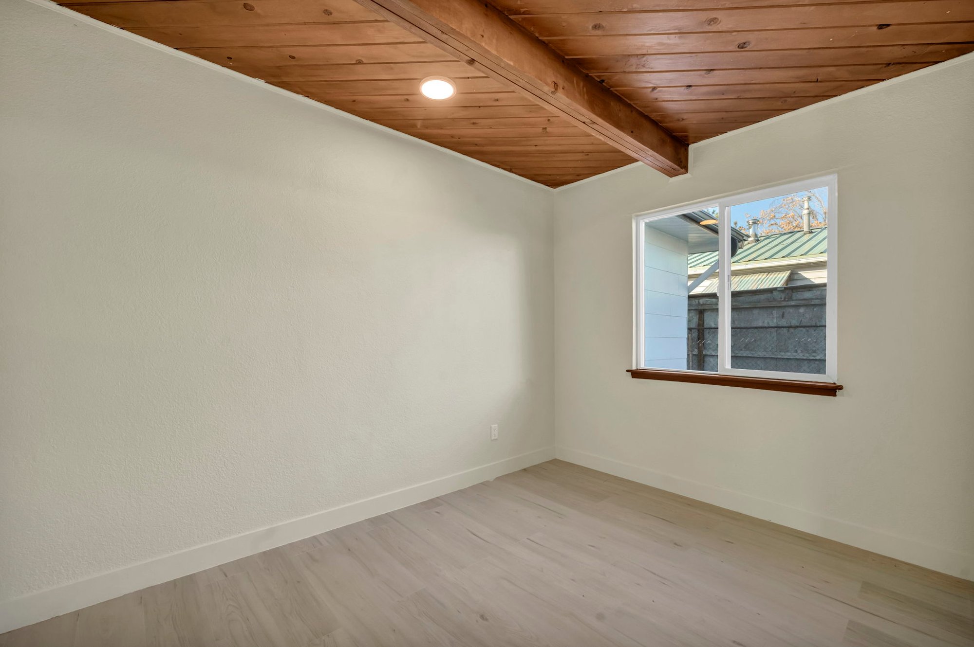 46-web-or-mls-1545-haddock-dr