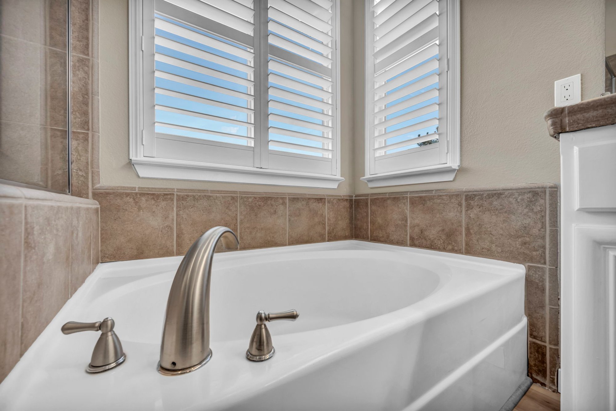 63-web-or-mls-1781-emerald-bay-dr