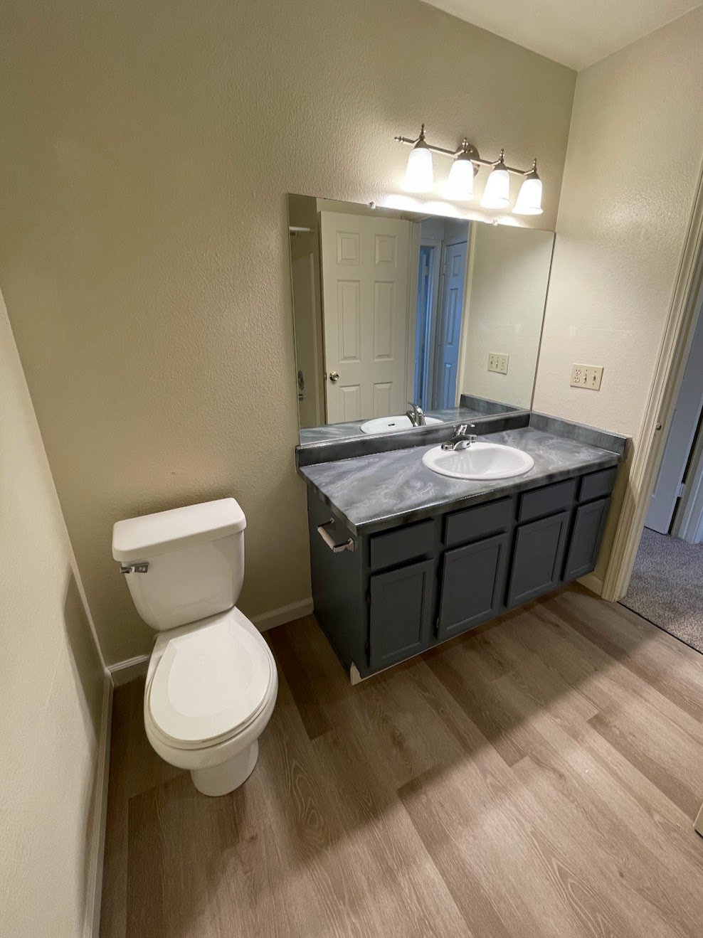 3905 Pheasant #3 upstairs bath 1