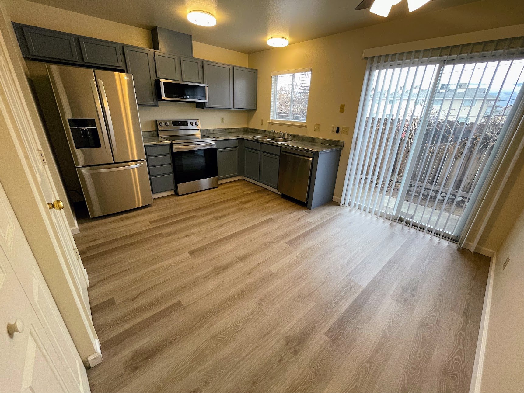 3905 Pheasant 3 kitchen 1
