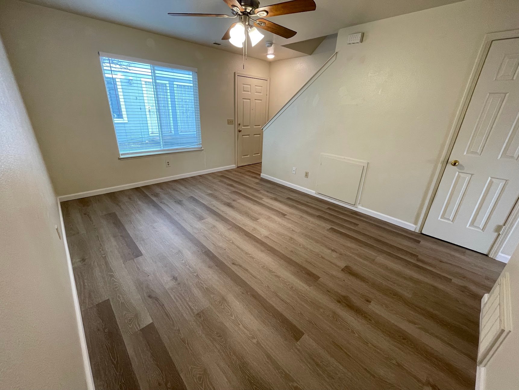 3905 Pheasant 3 living rm